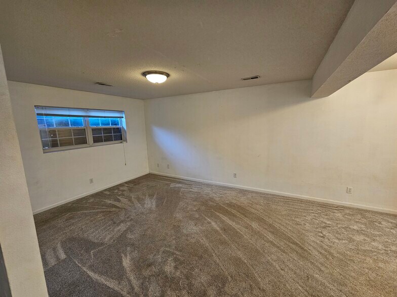 Building Photo - 127 Bayfield Dr