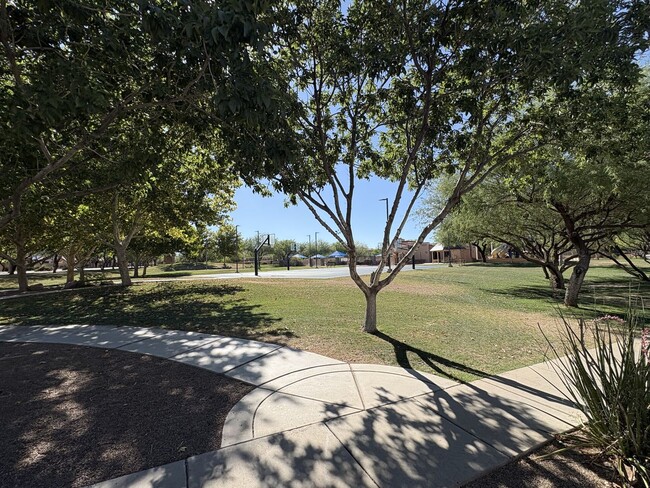 Building Photo - 2,500 sq ft 4 bedroom + Den home in Rancho Sahuarita