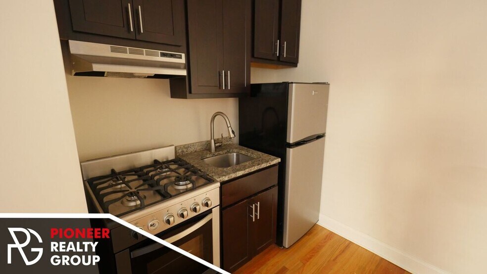 Building Photo - 612 W Patterson Ave