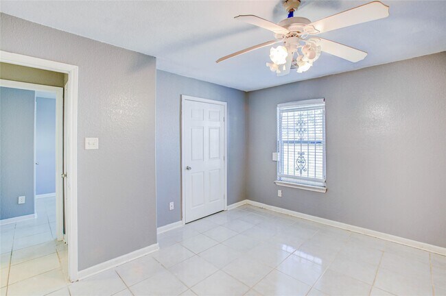 Building Photo - 11807 Greenmesa Dr