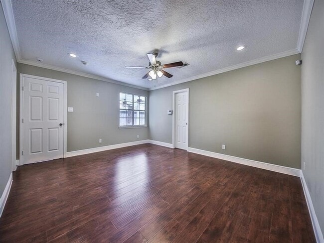Building Photo - 10519 Laneview Dr