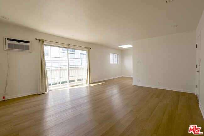Building Photo - 1144 10th St