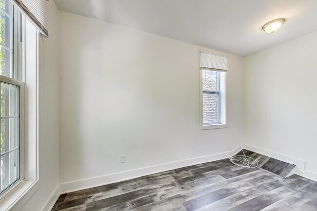 Building Photo - 1041 W Taylor St