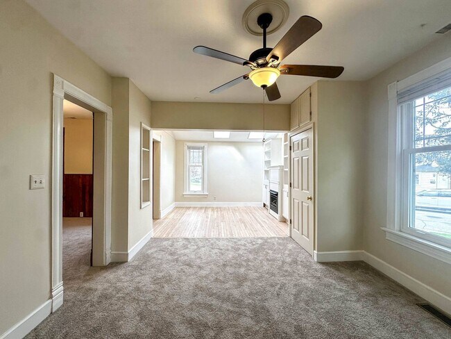 Building Photo - 502 Chestnut St