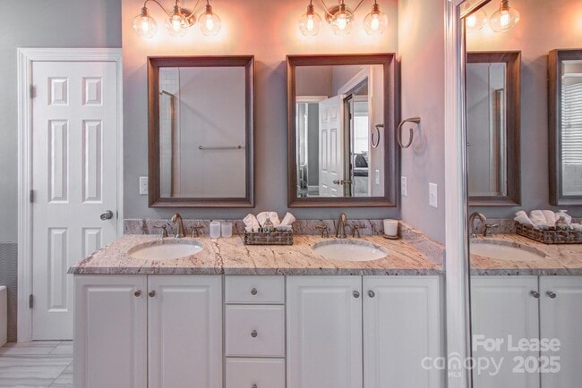 Building Photo - 10400 Orchid Hill Ln