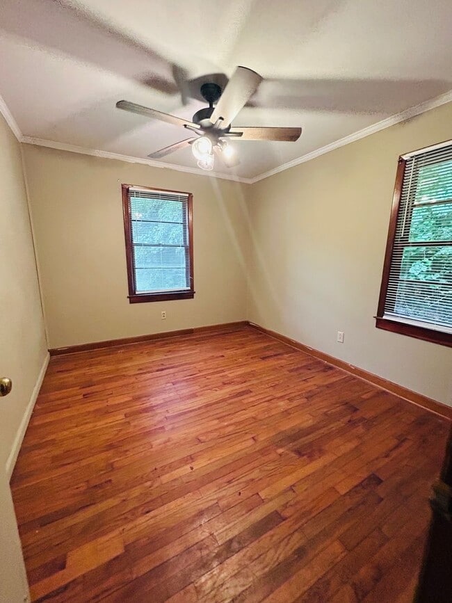 Building Photo - Charming Country Living - 3BR Brick Ranch in Round O