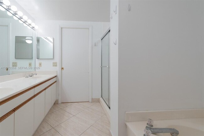 Building Photo - 3610 Yacht Club Dr