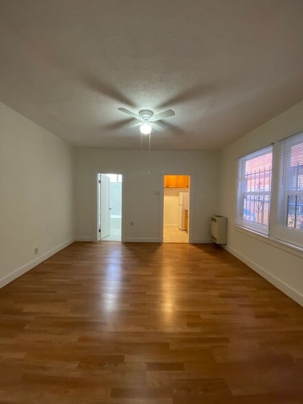 Building Photo - 3057 Leeward Ave