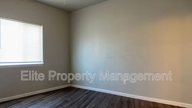 Building Photo - 3137 W 18th St