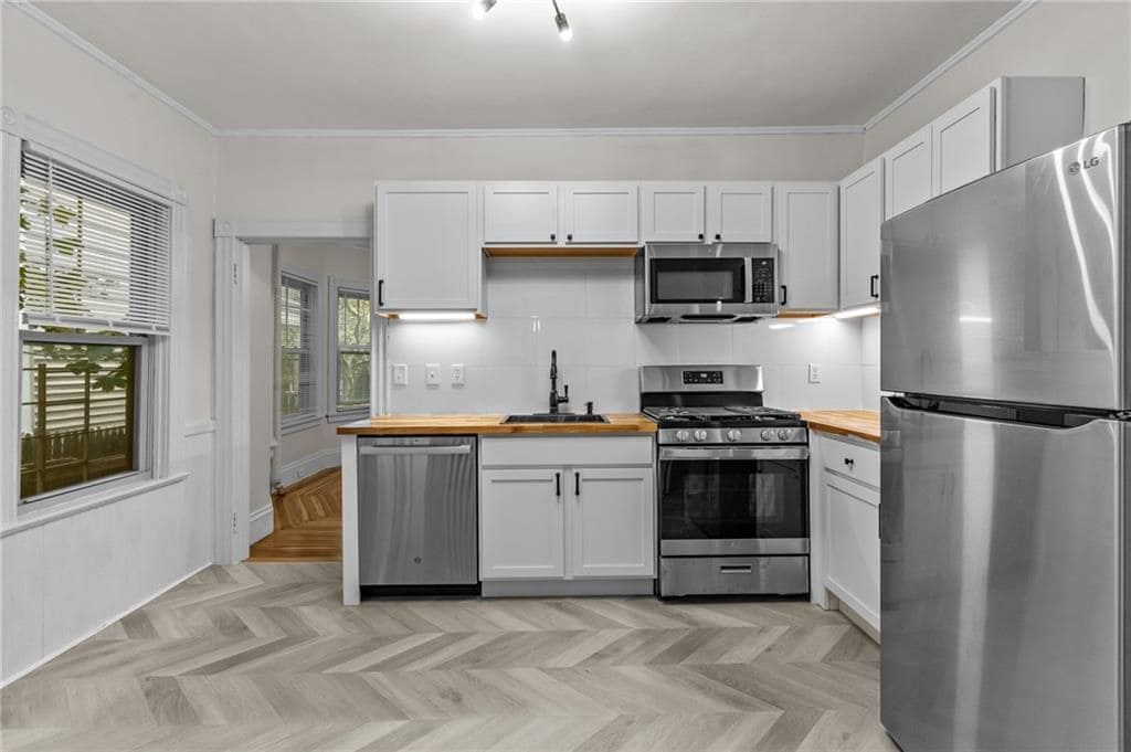 Building Photo - 159 Camp St