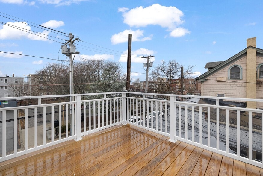 Deck - 54 Sutton St