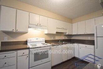 Building Photo - 8745 SW Beaverton Hillsdale Hwy