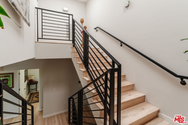 Building Photo - 6072 Pickford St