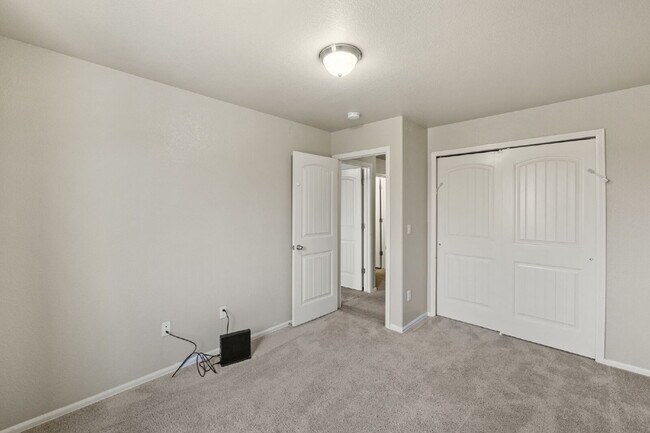 Building Photo - "Beautiful Townhome 3-Bedroom  2.5 Baths no carpet home, just 7 minutes from Fort Carson!"