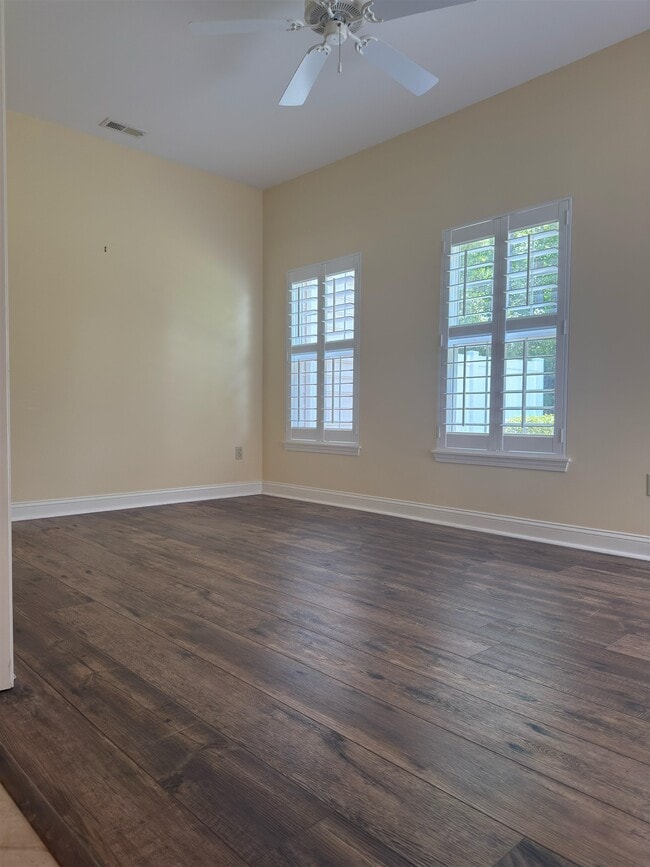 Building Photo - 715 Botany Loop