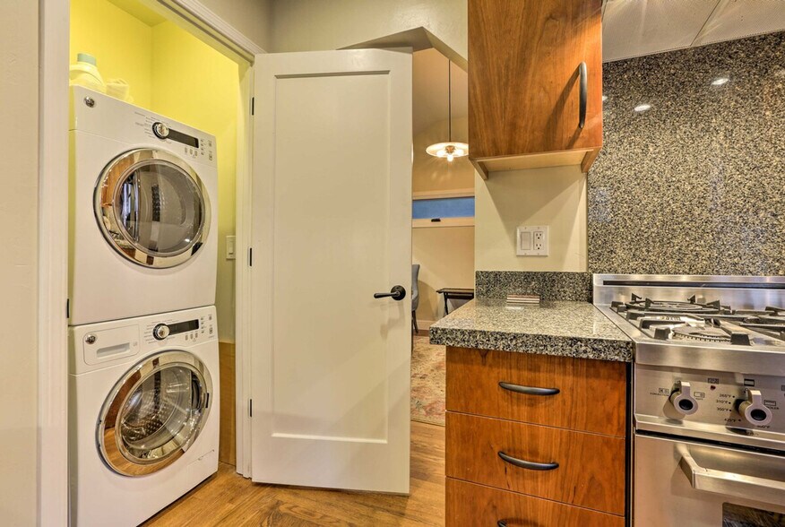 Building Photo - 1942 Cno. A Los Cerros