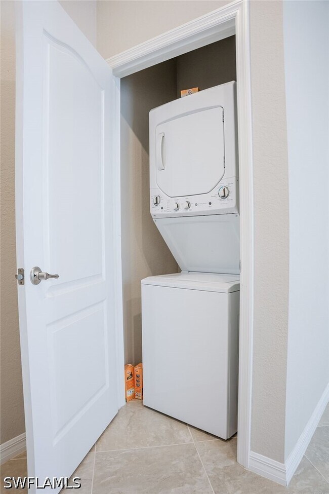 Building Photo - 1573 Vizcaya Ln