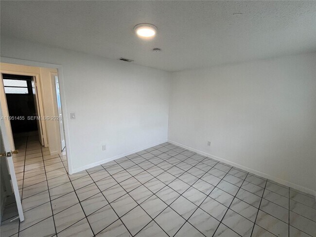 Building Photo - 1719B NW 16th St