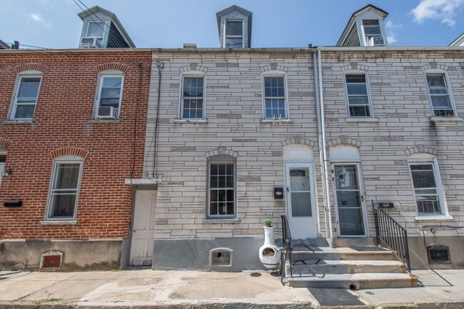 Primary Photo - 214 N Howard St