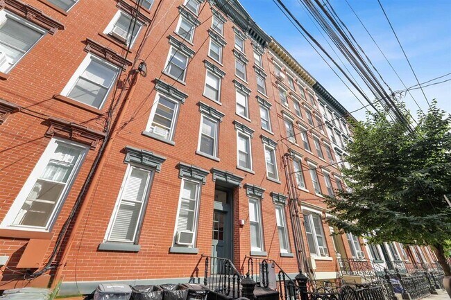 Building Photo - 931 Park Ave