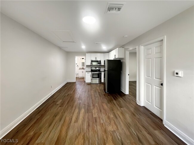 Building Photo - 27 Cypress St