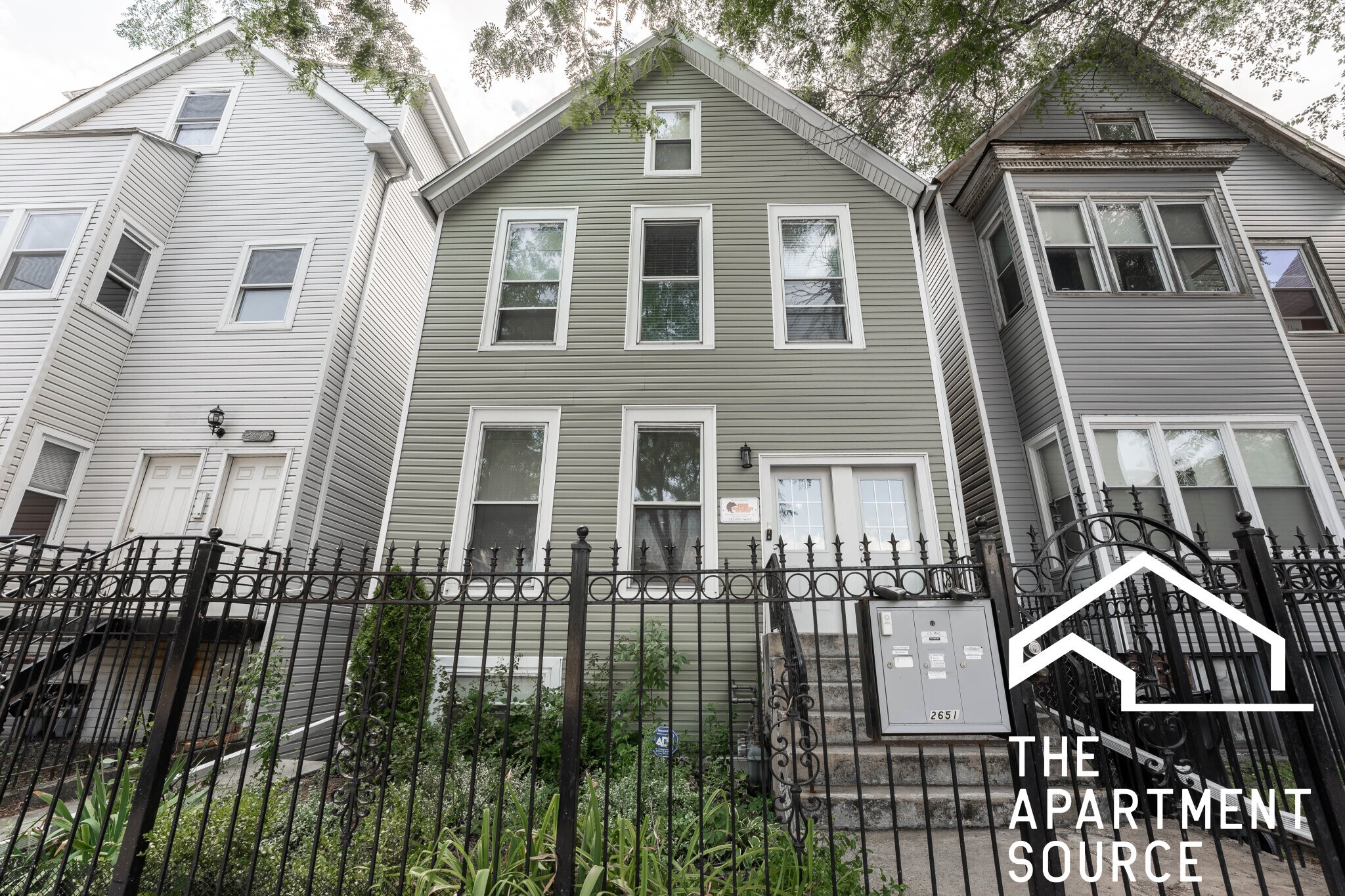 Building Photo - 2651 W Armitage Ave