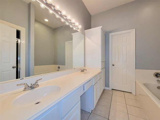 Building Photo - 12755 Mill Ridge Dr