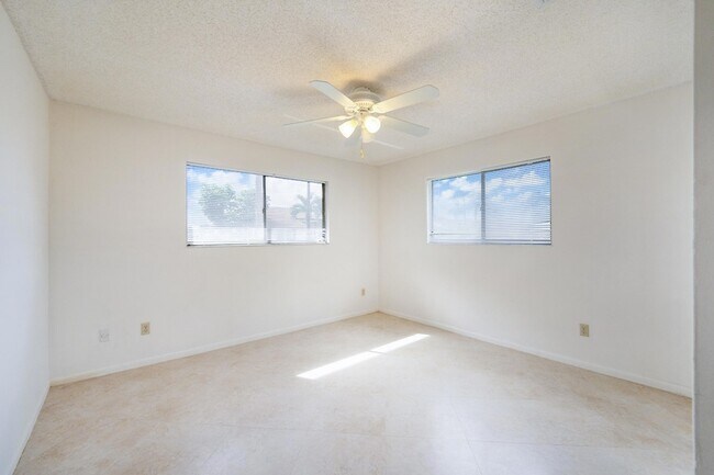 Building Photo - 22 Walcott Dr