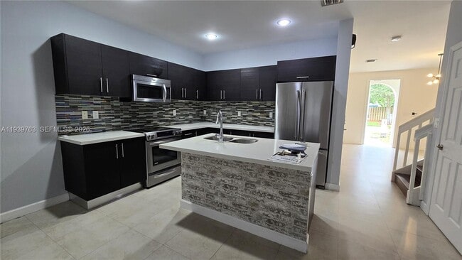 Building Photo - 10320 NW 70th Terrace