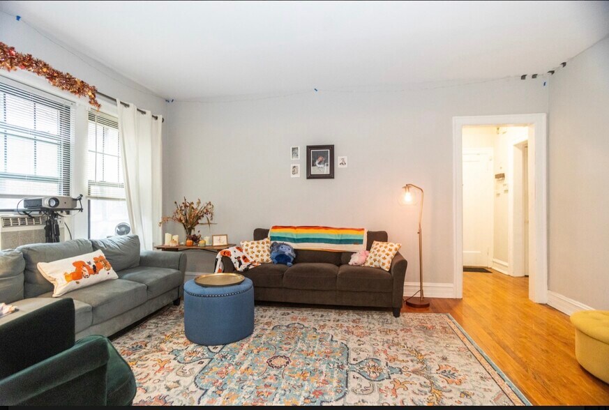 Building Photo - 5457 S Ingleside Ave