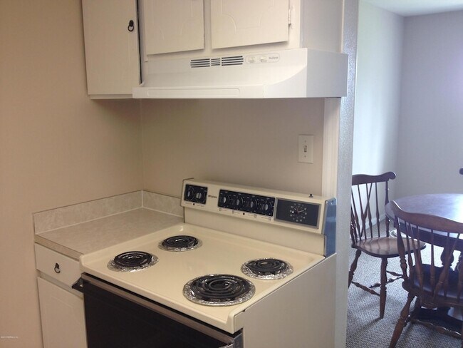 Building Photo - 2325 Costa Verde Blvd