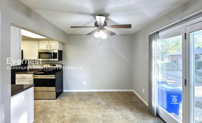 Building Photo - 2143 Wadsworth Dr