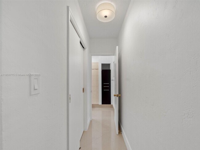 Building Photo - 4850 SW 5th Terrace