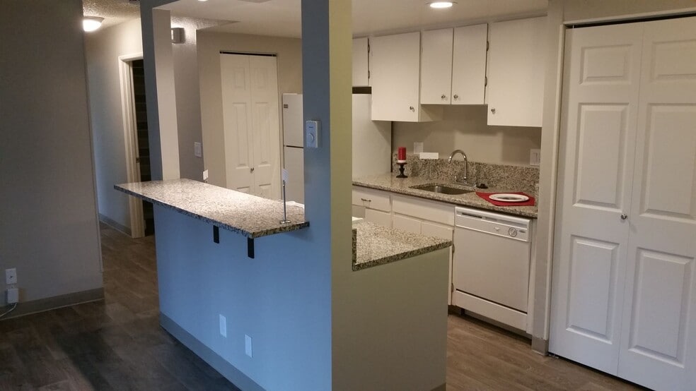 Interior Photo - Edgewood Manor