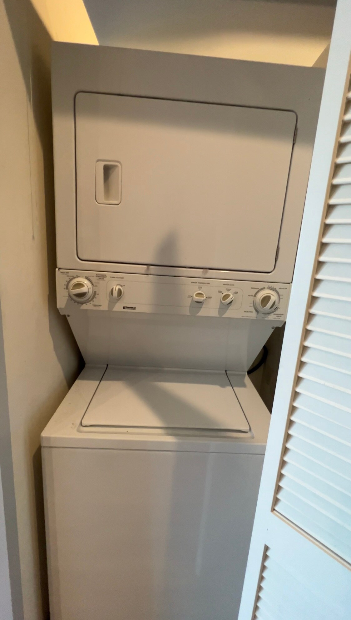 Building Photo - 1000 E 53rd St