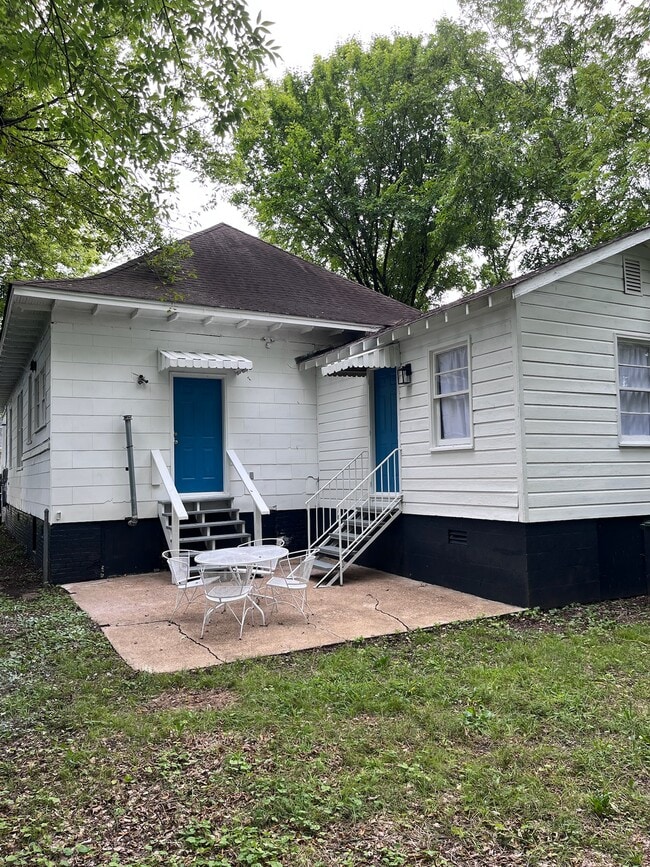 Building Photo - 2205 Kirby Ave