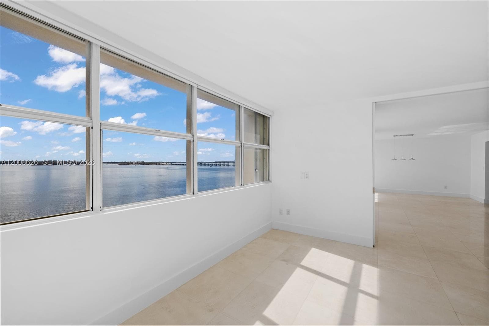Building Photo - 1420 Brickell Bay Dr