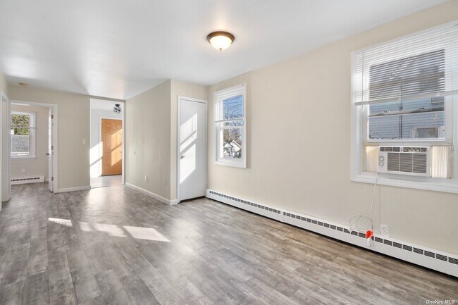 Building Photo - 14 Corona Rd