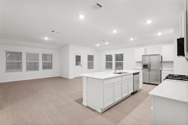 Building Photo - 161 Keefer