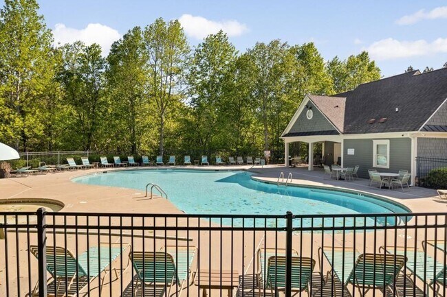 Building Photo - 244 Highland Pointe Cir E