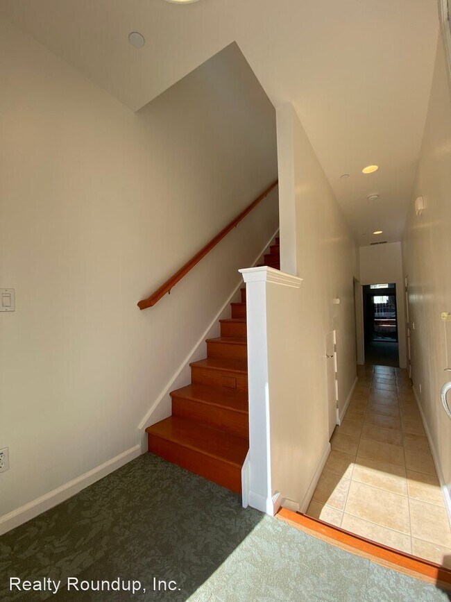 Building Photo - 2 br, 2.5 bath House - 142 4th St