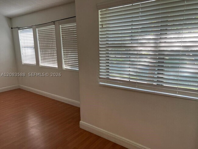 Building Photo - 10581 SW 155th Ct