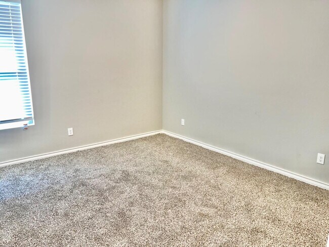 Building Photo - 7729 96th St