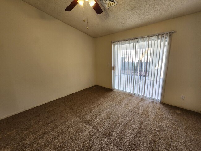 Building Photo - 1720 Navarre Ln