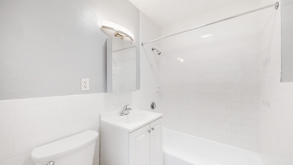 Building Photo - 525 Highland Ave