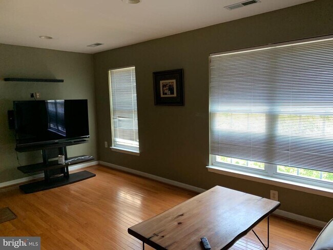 Building Photo - 17090 Anns Brook Ct