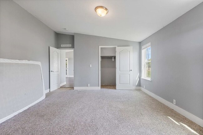 Building Photo - Country Oasis – Flexible Rental in Rexburg...