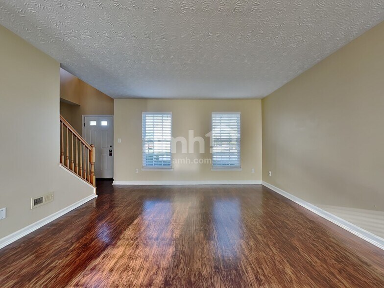 Building Photo - 2452 Featherston Ct