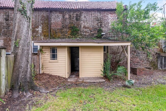 Building Photo - Harleston Village 3 Bed/2.5 Bath Gem Avail...
