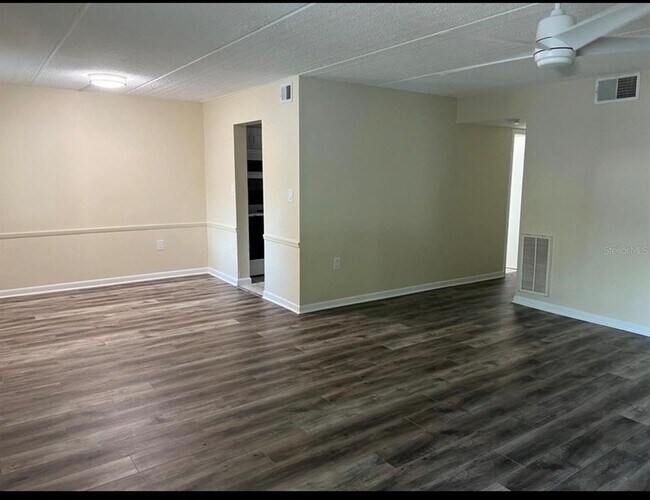 Building Photo - 2319 W Bristol Ave